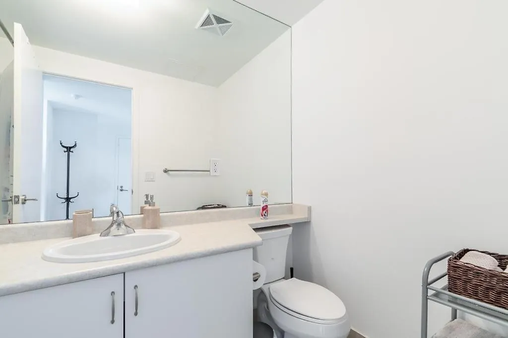 Stunning Lake View Top Floor Studio Apartment Toronto
