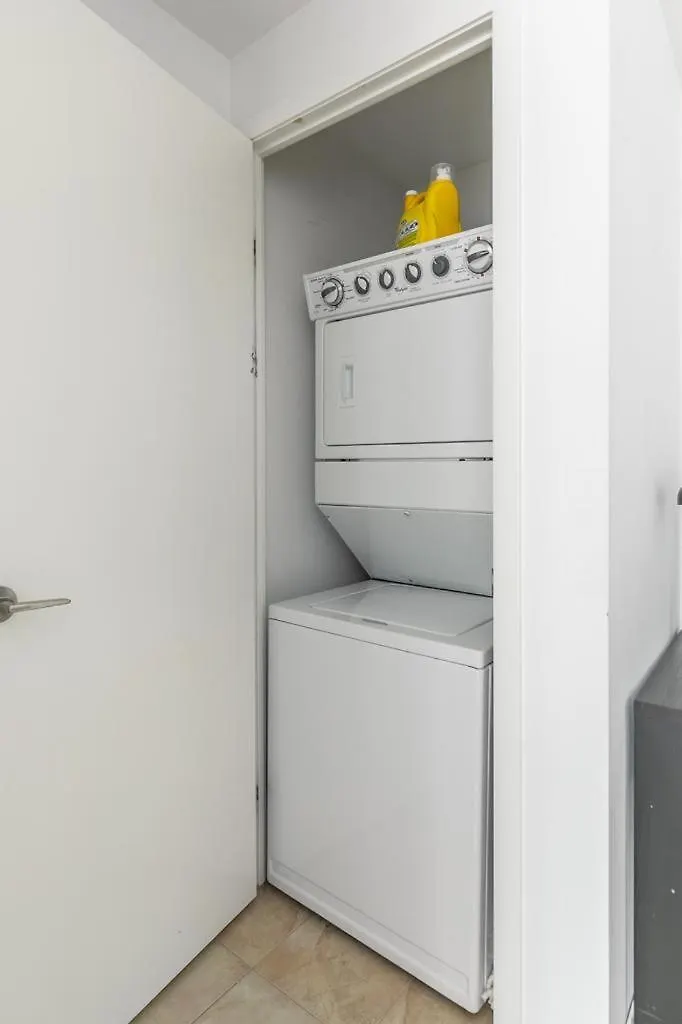 Stunning Lake View Top Floor Studio Apartment Toronto