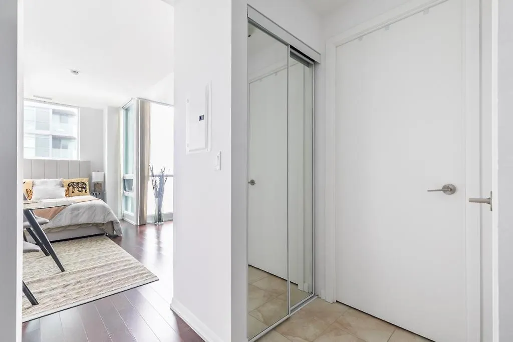 Stunning Lake View Top Floor Studio Apartment Toronto