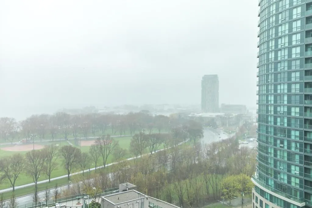 Stunning Lake View Top Floor Studio Apartment Toronto
