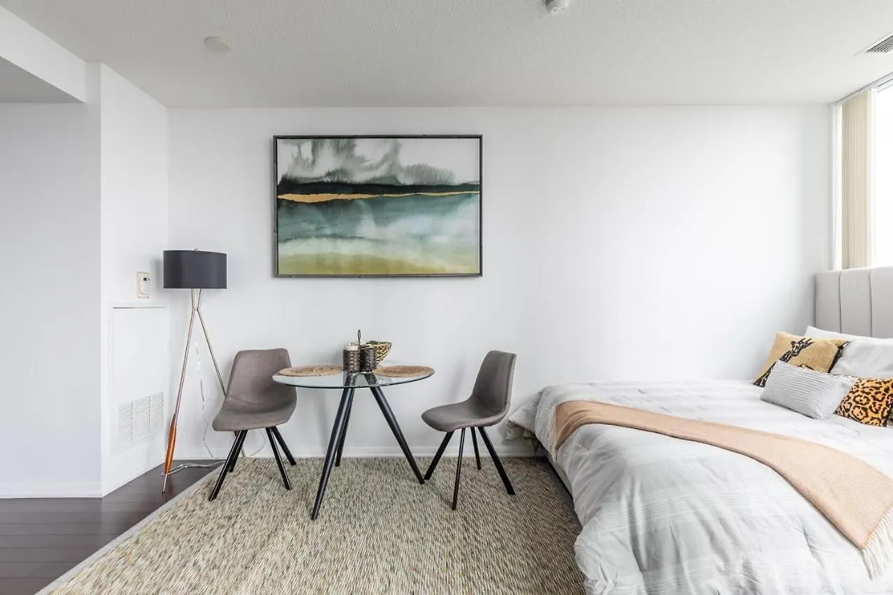 Stunning Lake View Top Floor Studio Διαμέρισμα Τορόντο